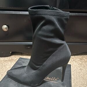 Anne Michelle Sleek Black Heeled Boots